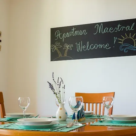 Apartman Maestral アパート Ičići