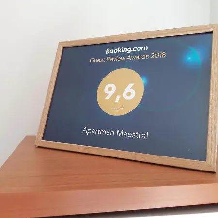 Apartman Maestral アパート